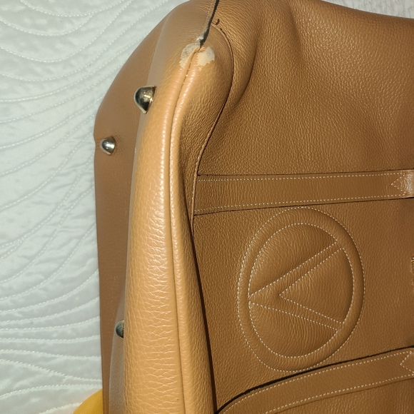 Handbags - Picture 5 of 6